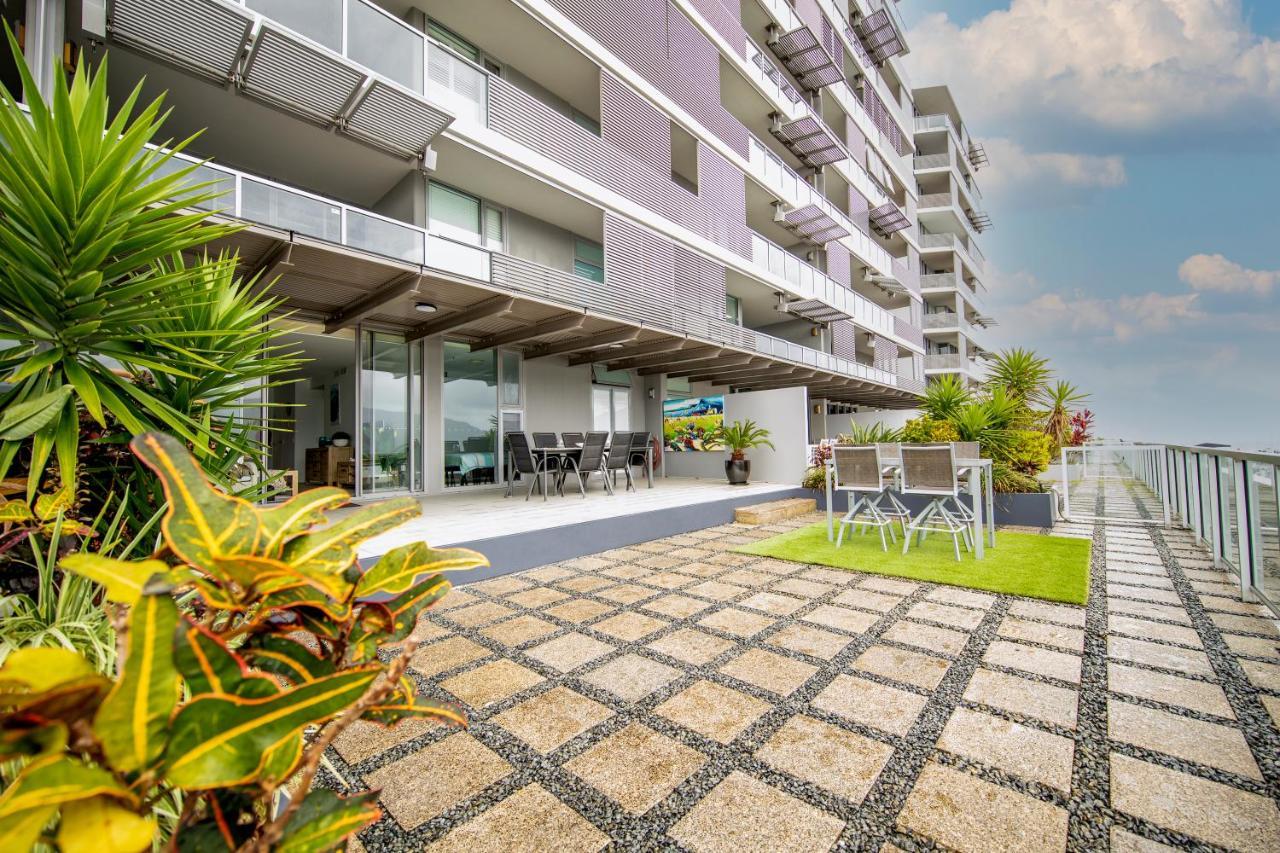 Cairns Waterfront Luxury At Harbourlights Lägenhet Exteriör bild